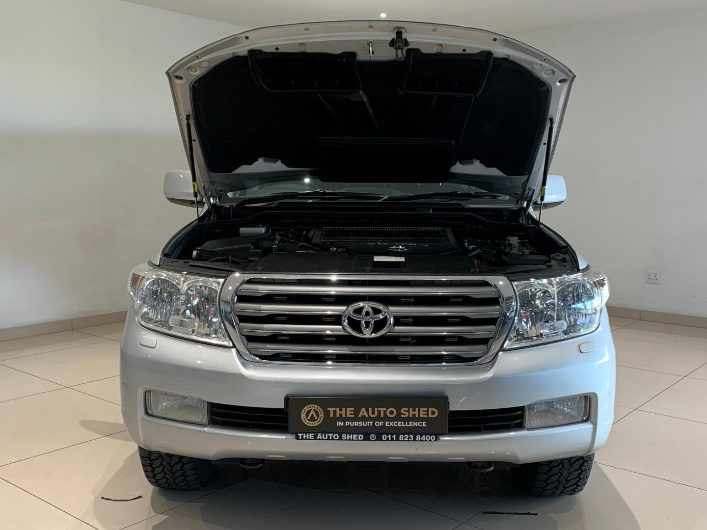 Toyota Land Cruiser 200 - Image 3