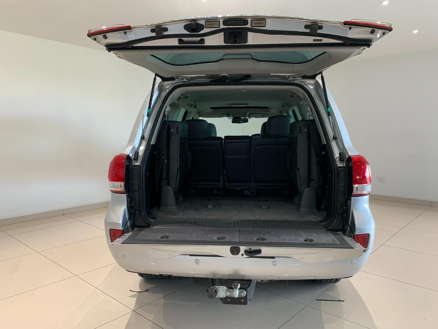 Toyota Land Cruiser 200 - Image 7