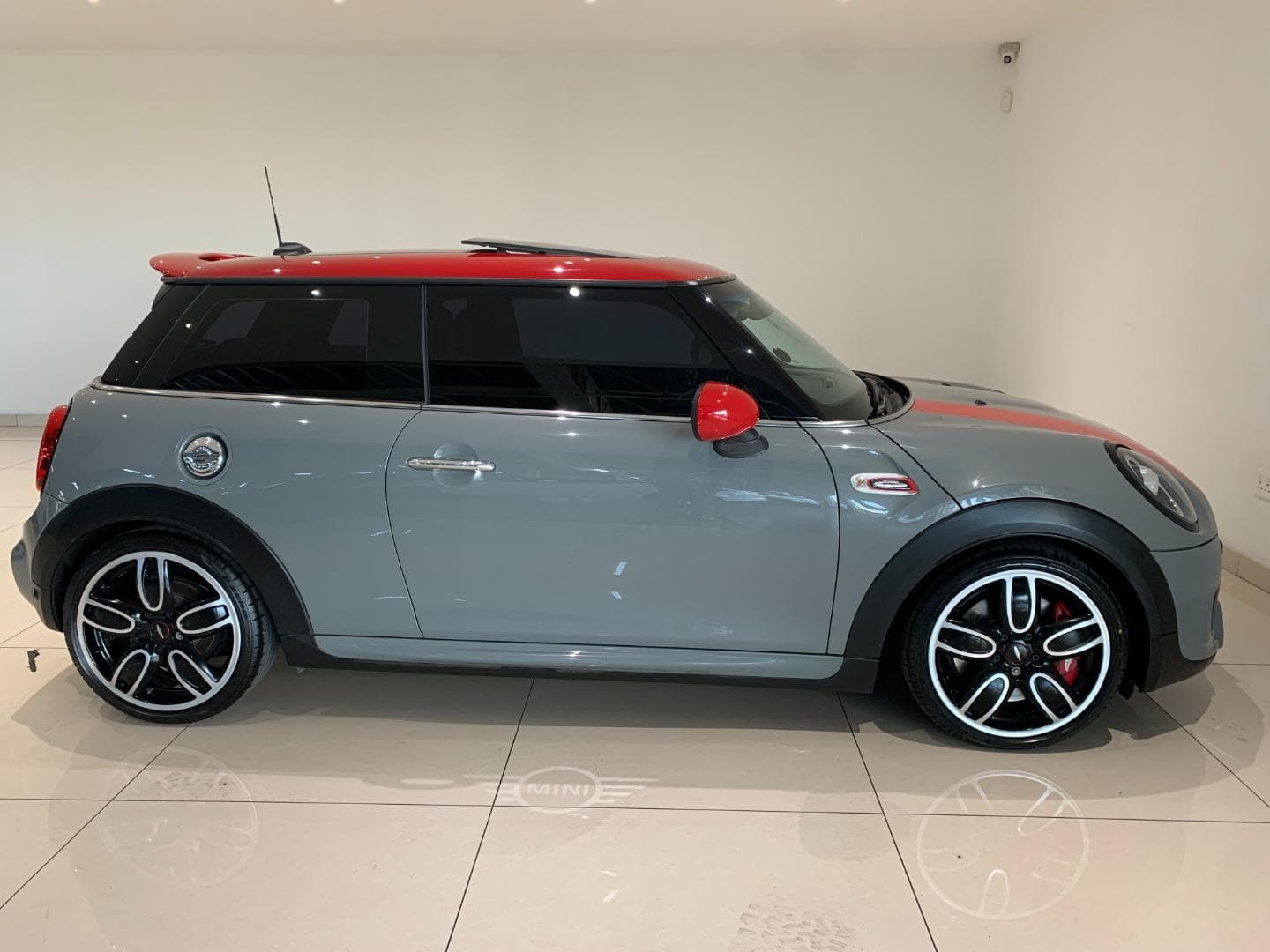 MINI Hatch - Image 4